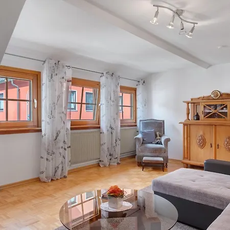 Reinhardt Apartament *